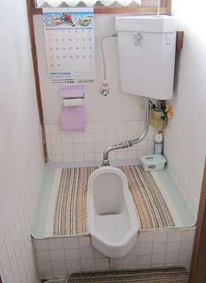 トイレ改修工事前